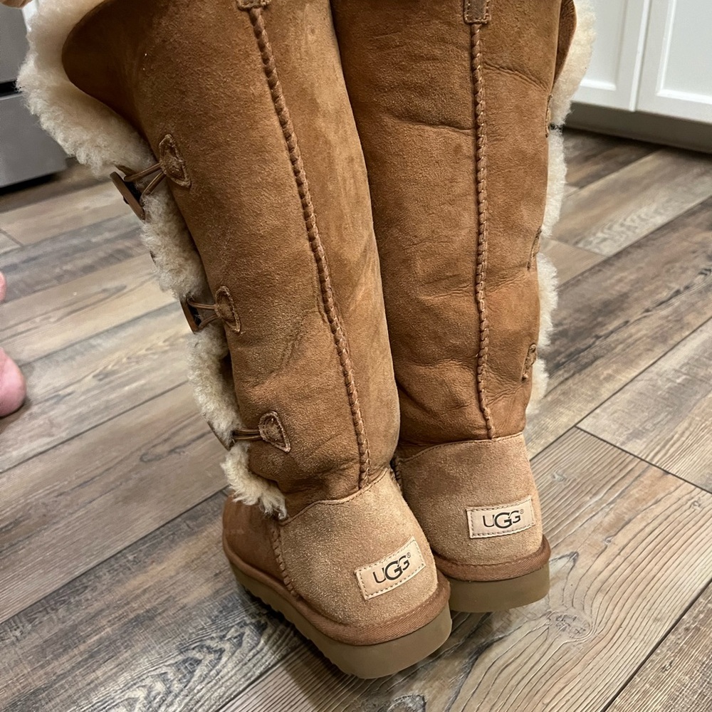 Great Condition Ugg Bailey Triple Button Tall Boo… - image 7